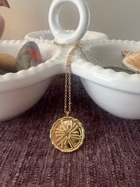 Rare Lilly Pulitzer Gold Pendant Necklace